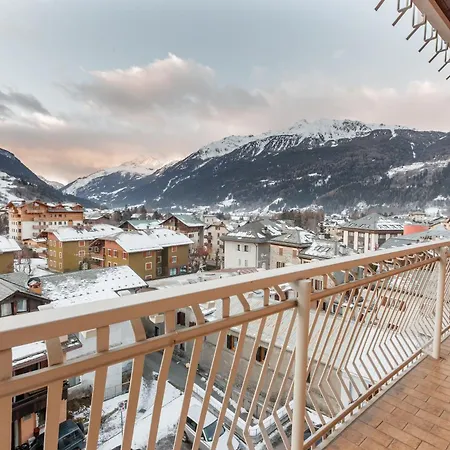 Apartment Centre Of Old Town, Fully Renovated, Amazing Views & Car Park *