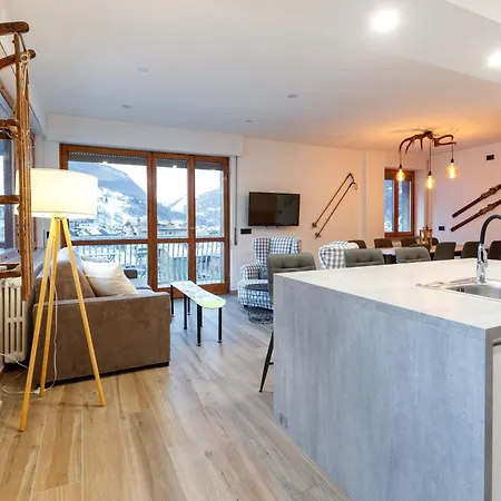 Centre Of Old Town, Fully Renovated, Amazing Views & Car Park Apartment